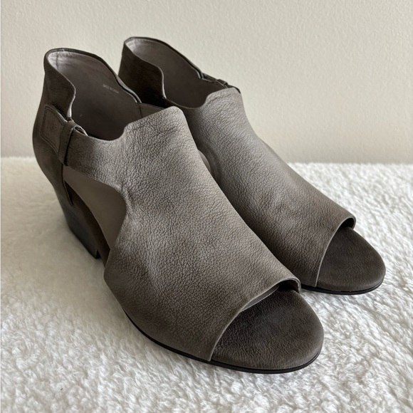 Eileen Fisher Shoes - Eileen Fisher Gray Peep-Toe Heeled Sandals Sz 10